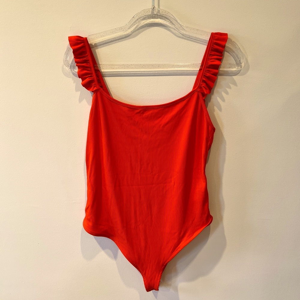 NWT Zara • Red Ruffle Strap Ribbed Bodysuit | size L